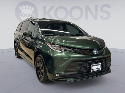 2025 Toyota Sienna Woodland Edition