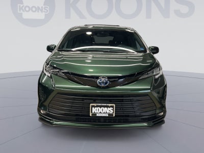 2025 Toyota Sienna Woodland Edition