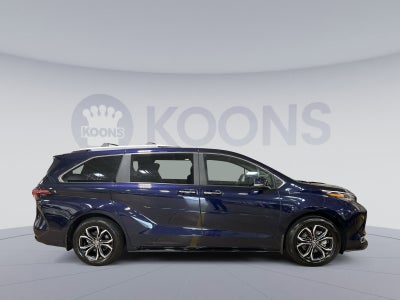 2025 Toyota Sienna Platinum