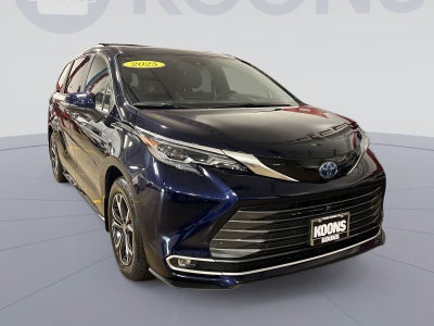 2025 Toyota Sienna Platinum
