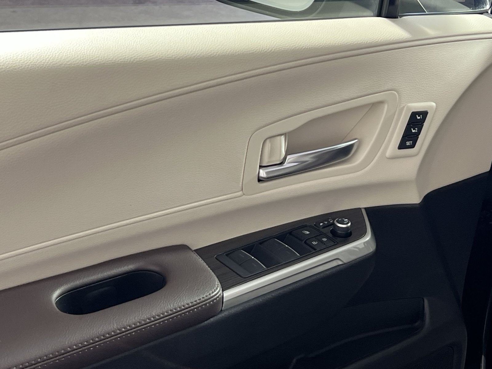 2024 Toyota Sienna Platinum