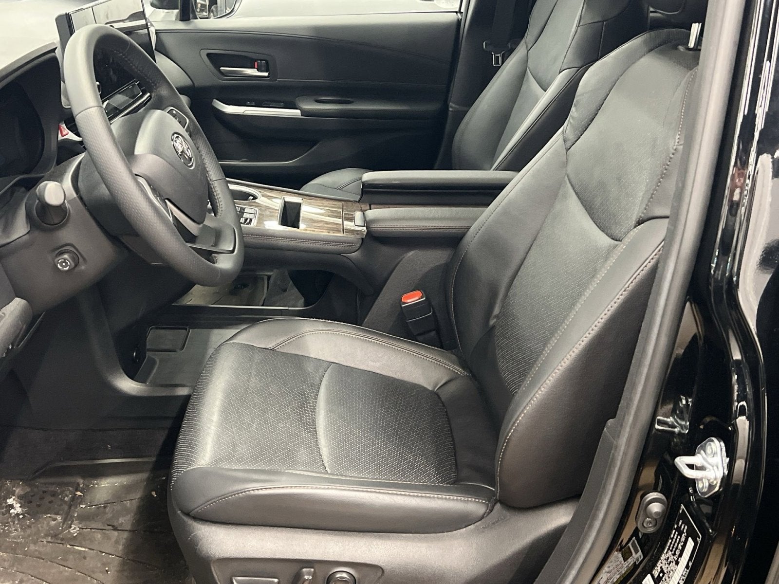 2025 Toyota Sienna Platinum