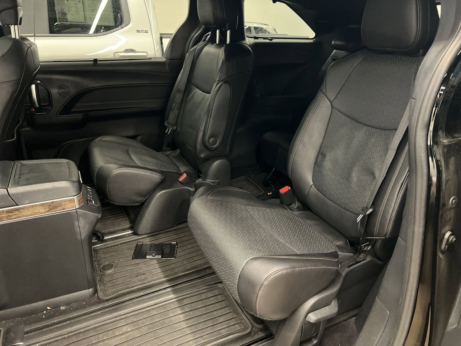 2025 Toyota Sienna Platinum