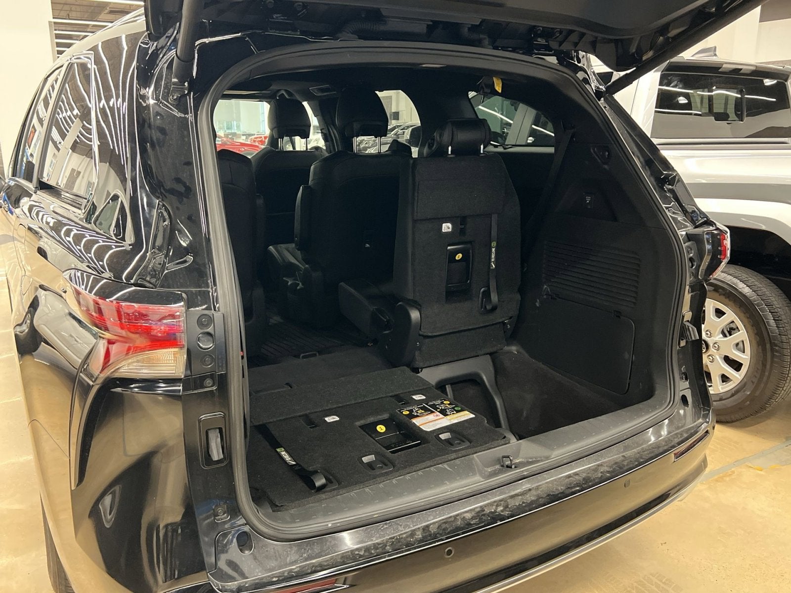 2025 Toyota Sienna Platinum