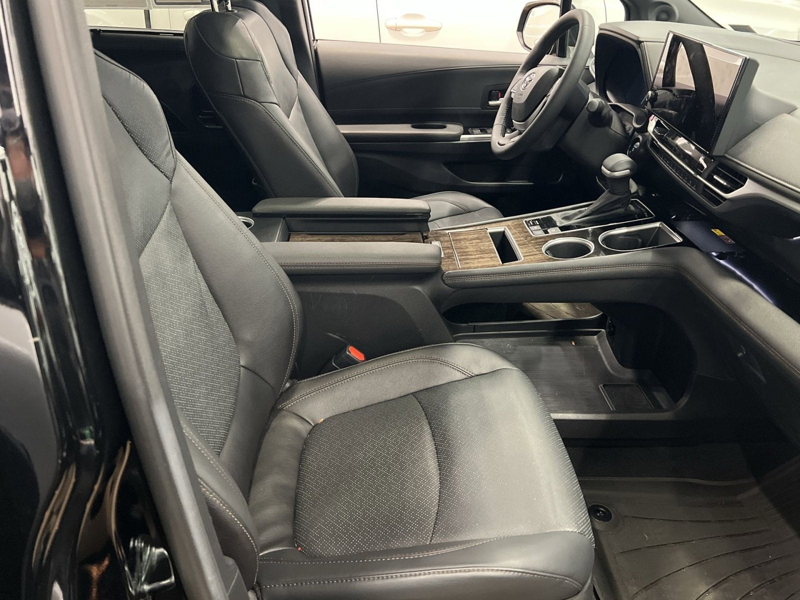 2025 Toyota Sienna Platinum