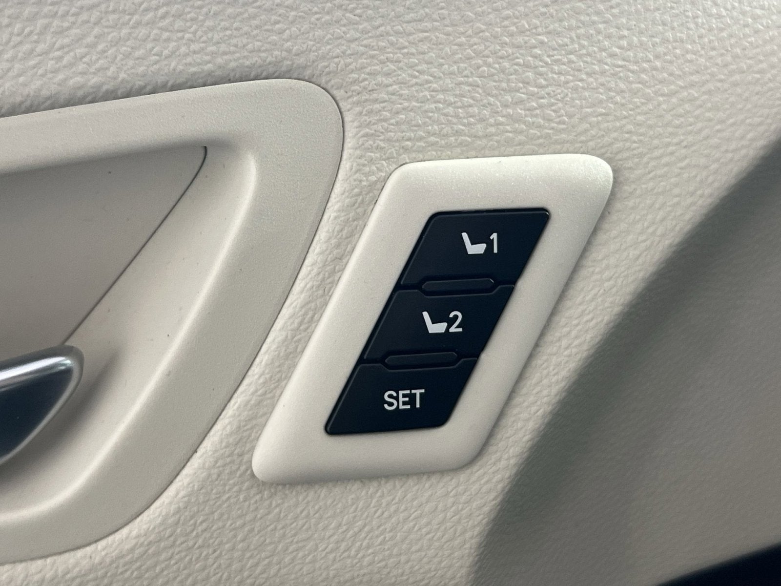 2023 Toyota Sienna Platinum