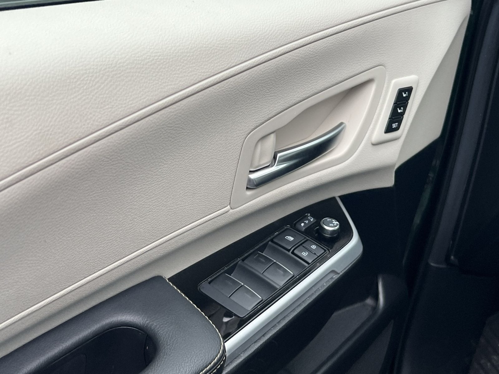 2025 Toyota Sienna Platinum