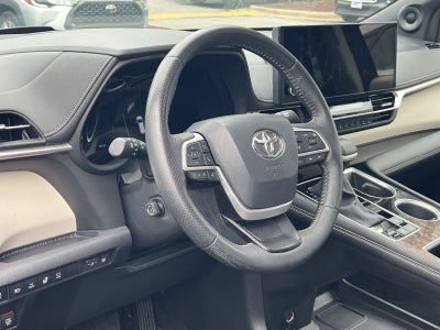2025 Toyota Sienna Platinum