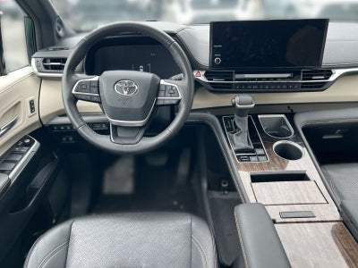 2025 Toyota Sienna Platinum