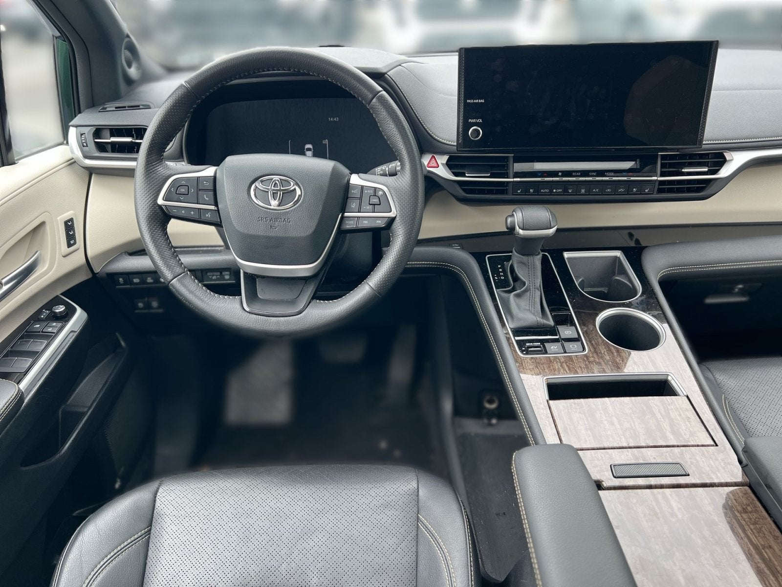 2025 Toyota Sienna Platinum