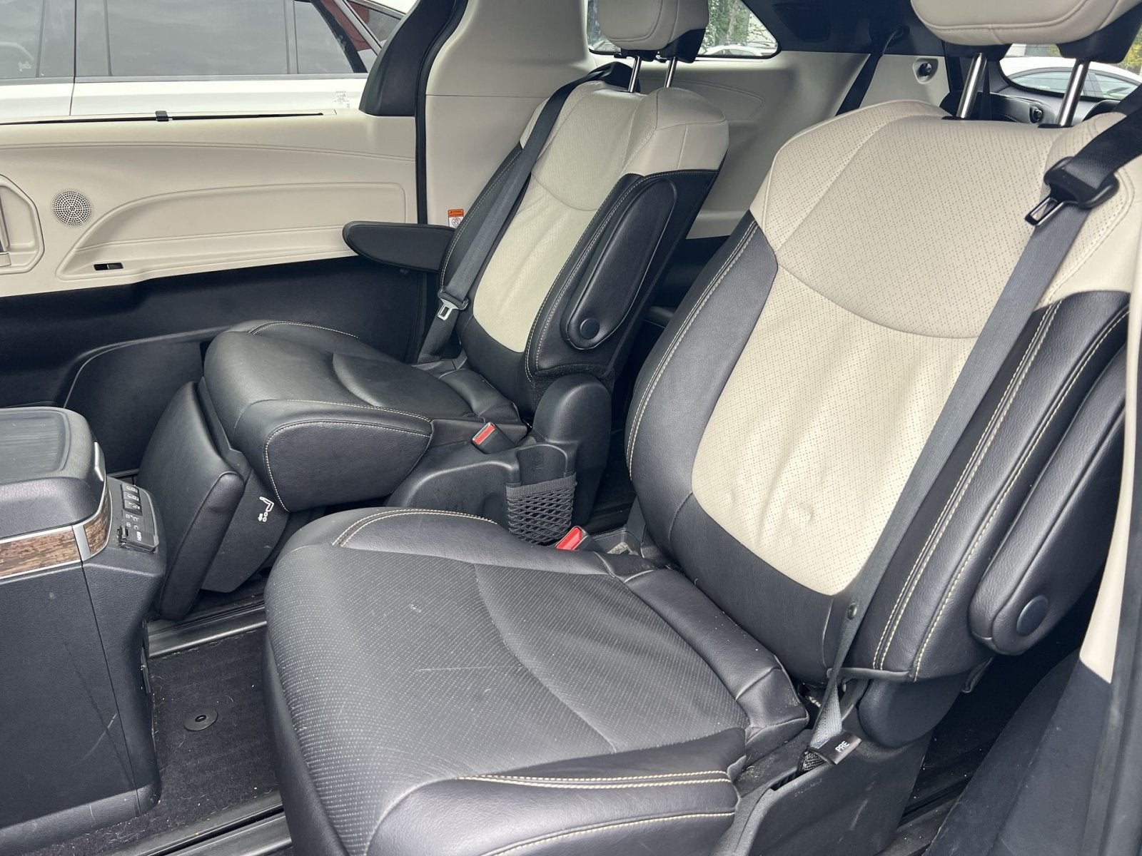 2025 Toyota Sienna Platinum