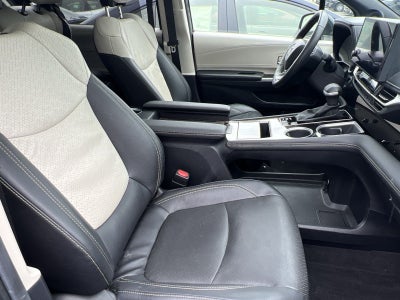2025 Toyota Sienna Platinum