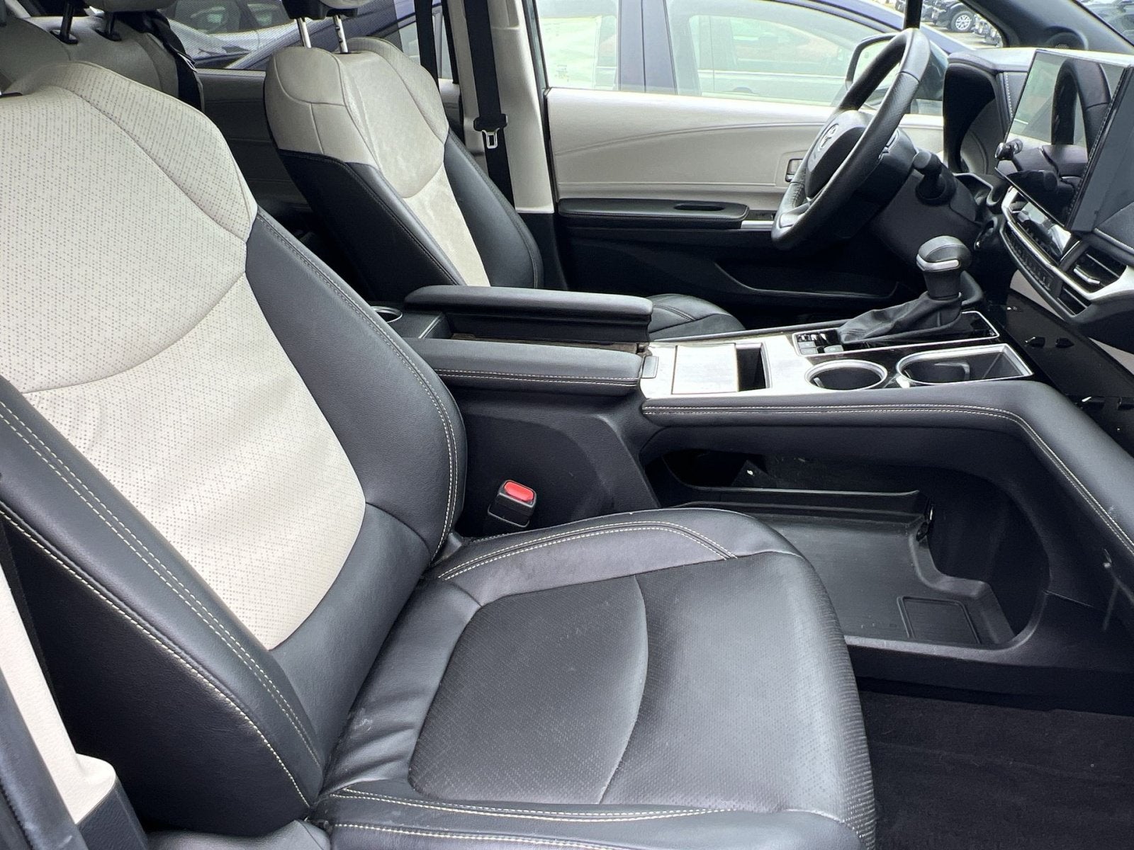 2025 Toyota Sienna Platinum