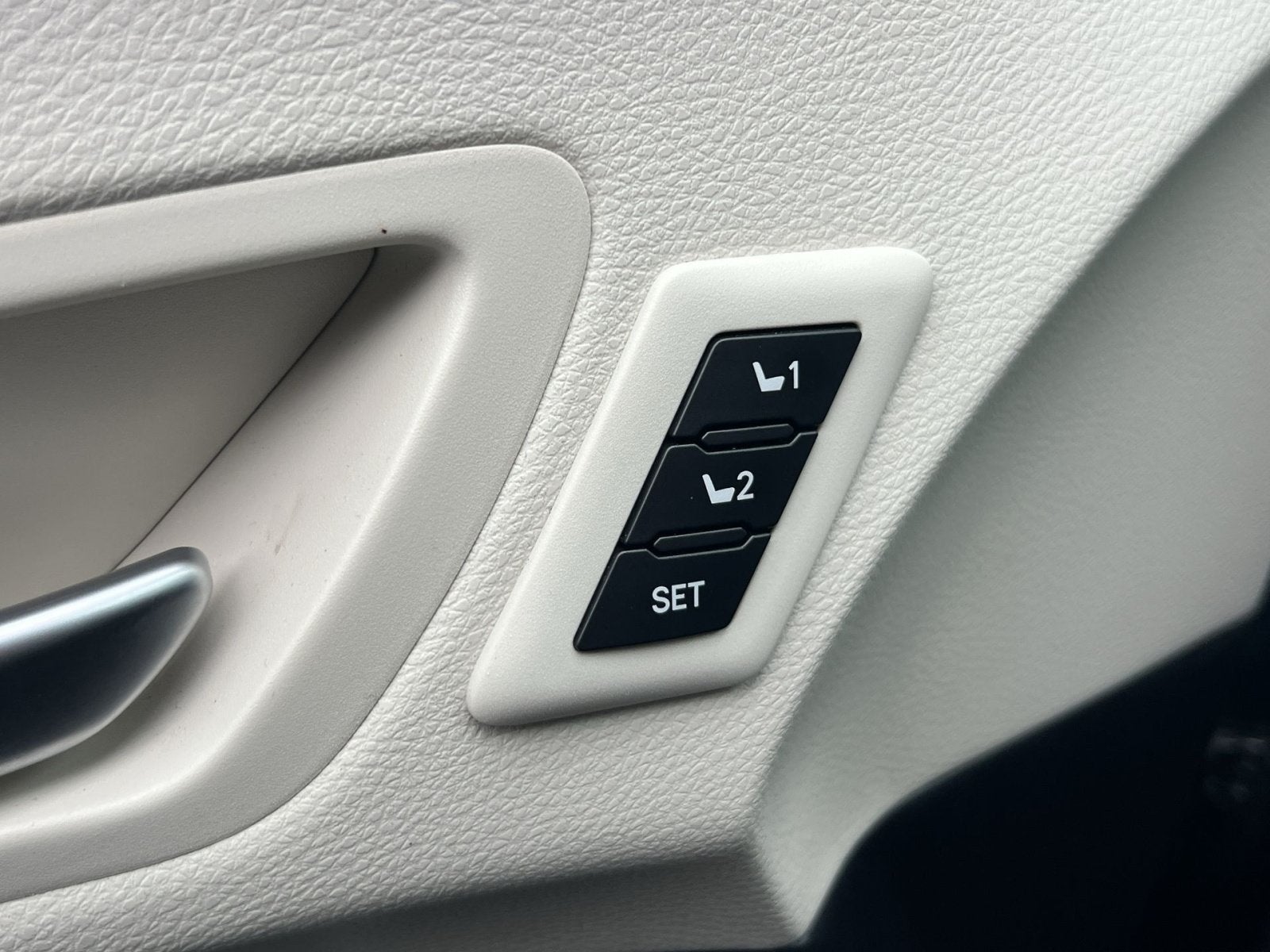 2025 Toyota Sienna Platinum