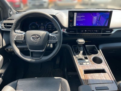 2025 Toyota Sienna Platinum