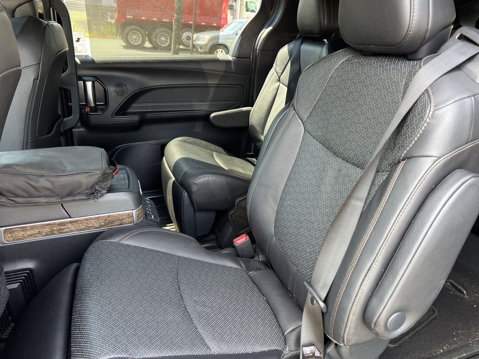 2025 Toyota Sienna Platinum