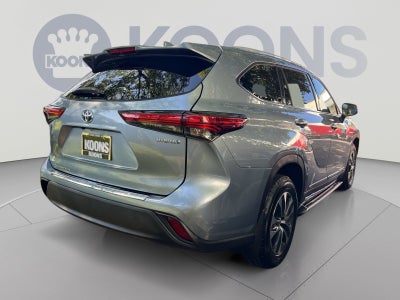2022 Toyota Highlander Hybrid XLE
