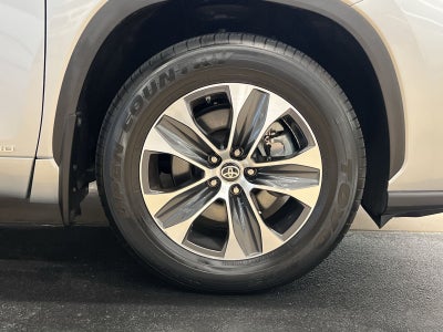 2025 Toyota Highlander Hybrid XLE