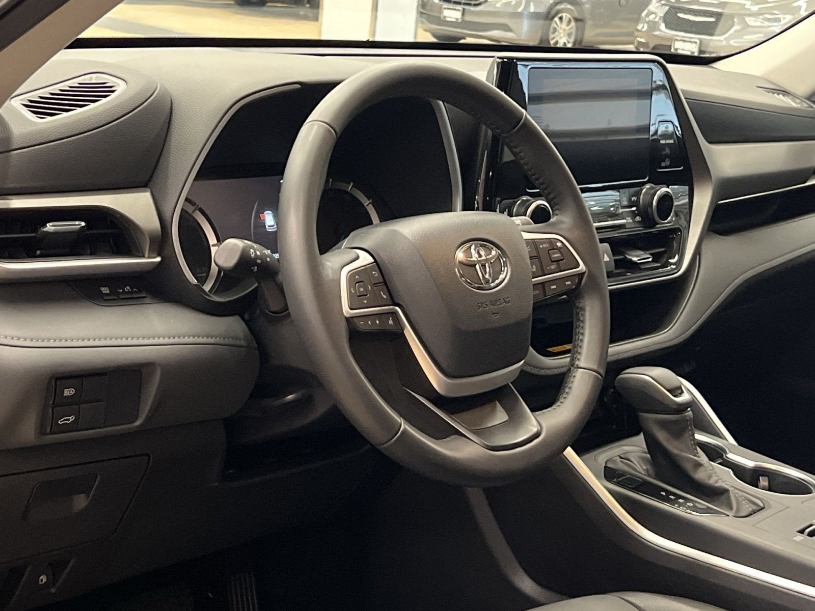 2025 Toyota Highlander Hybrid XLE