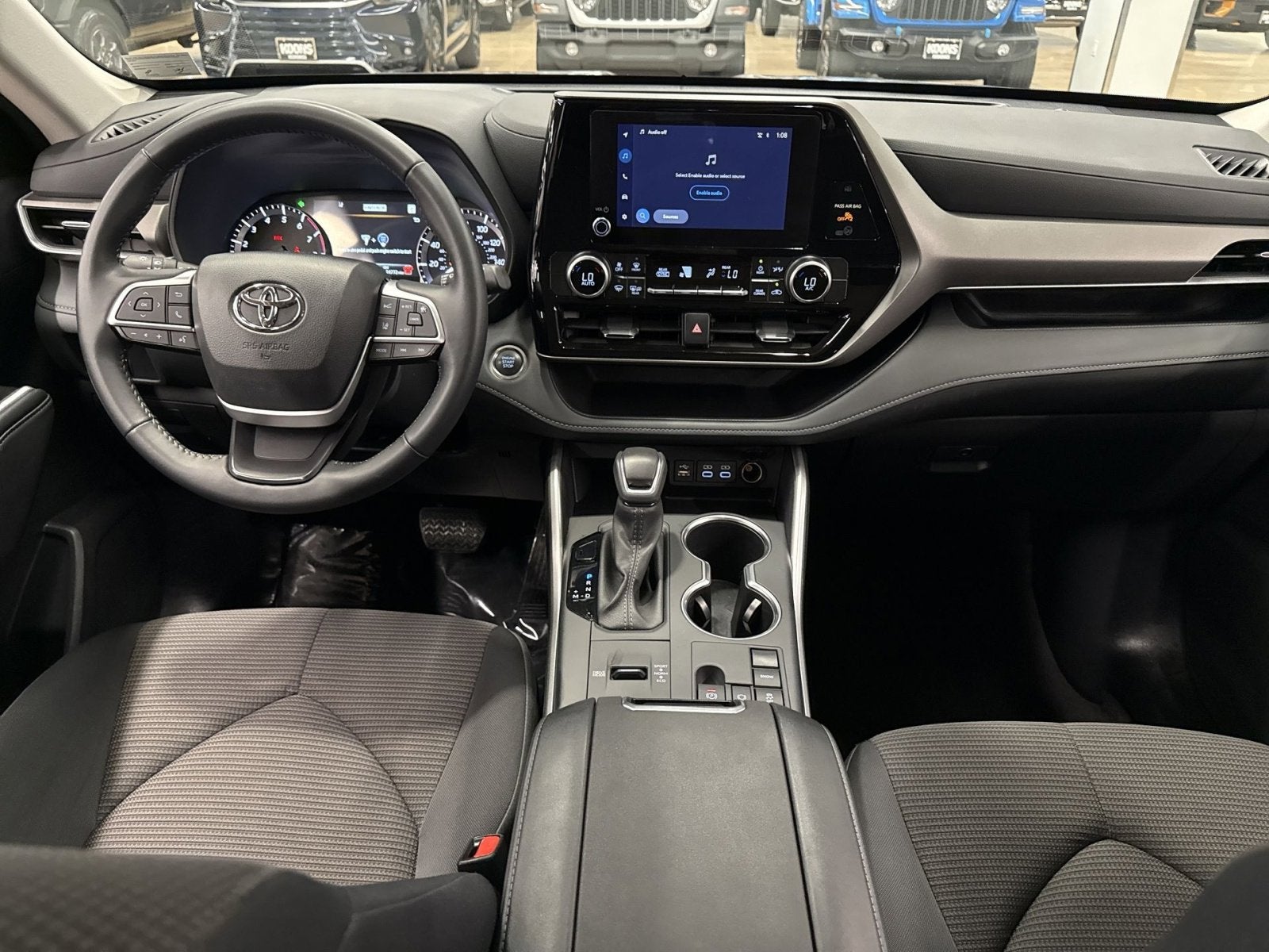 2025 Toyota Highlander LE
