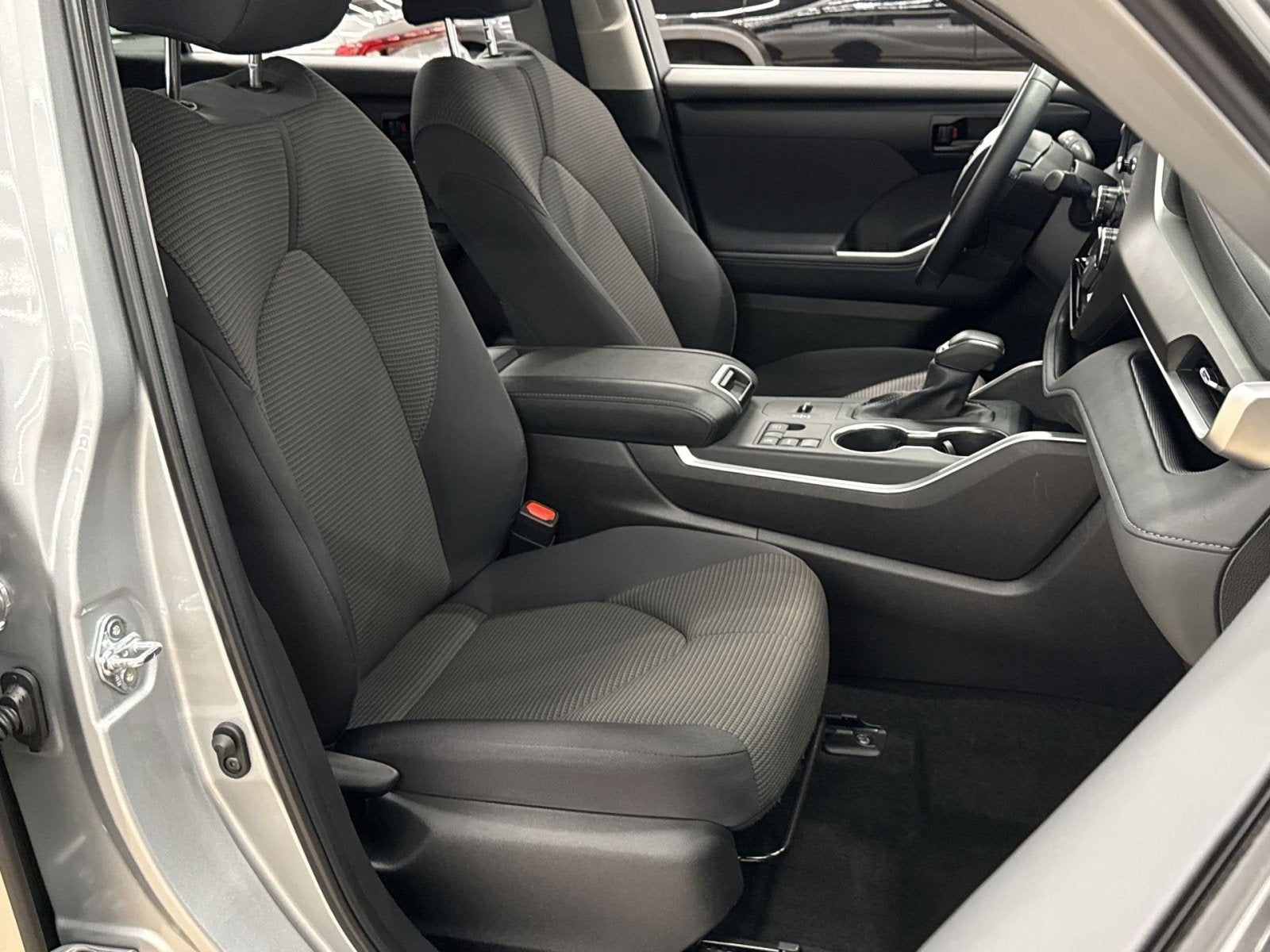 2025 Toyota Highlander LE