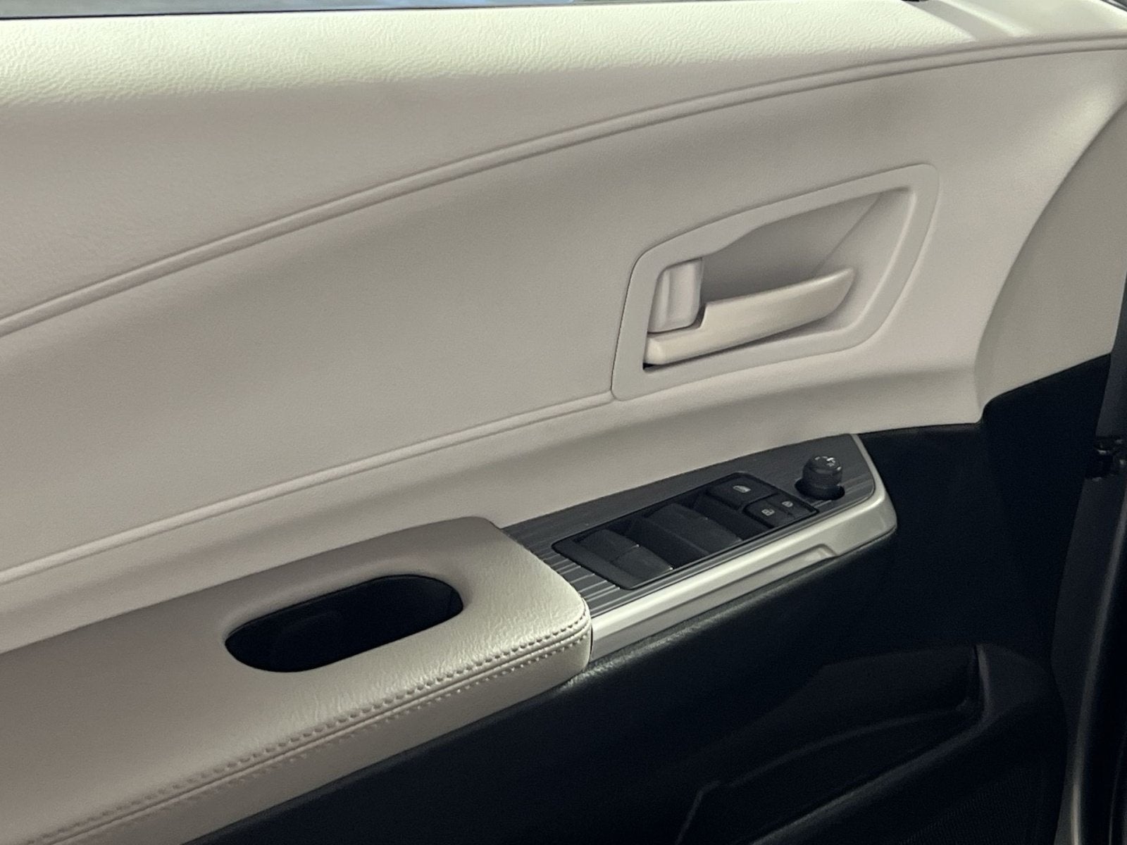 2025 Toyota Sienna LE