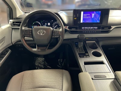 2025 Toyota Sienna LE