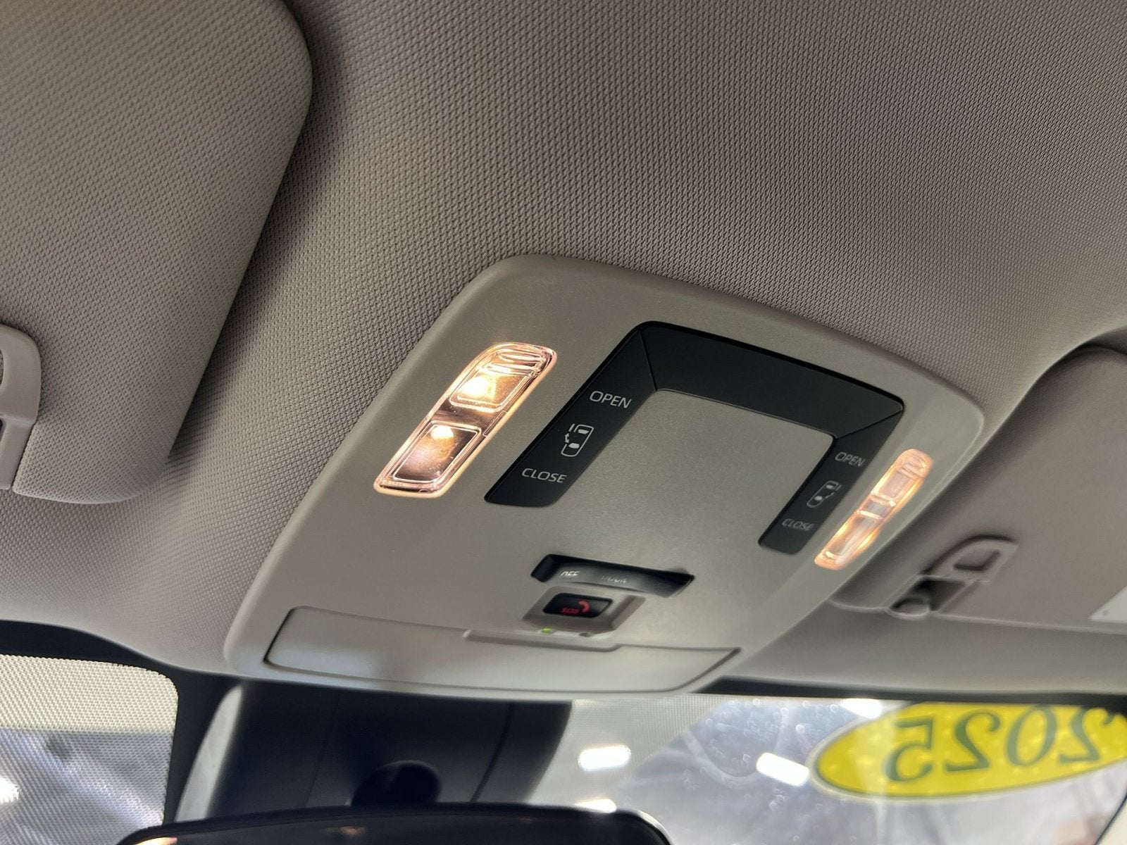 2025 Toyota Sienna LE