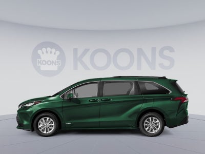 2022 Toyota Sienna LE