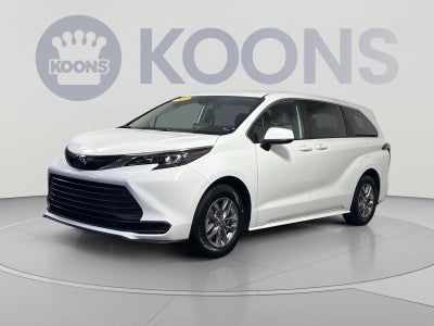 2025 Toyota Sienna LE