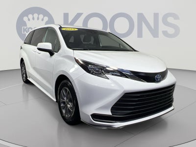 2025 Toyota Sienna LE