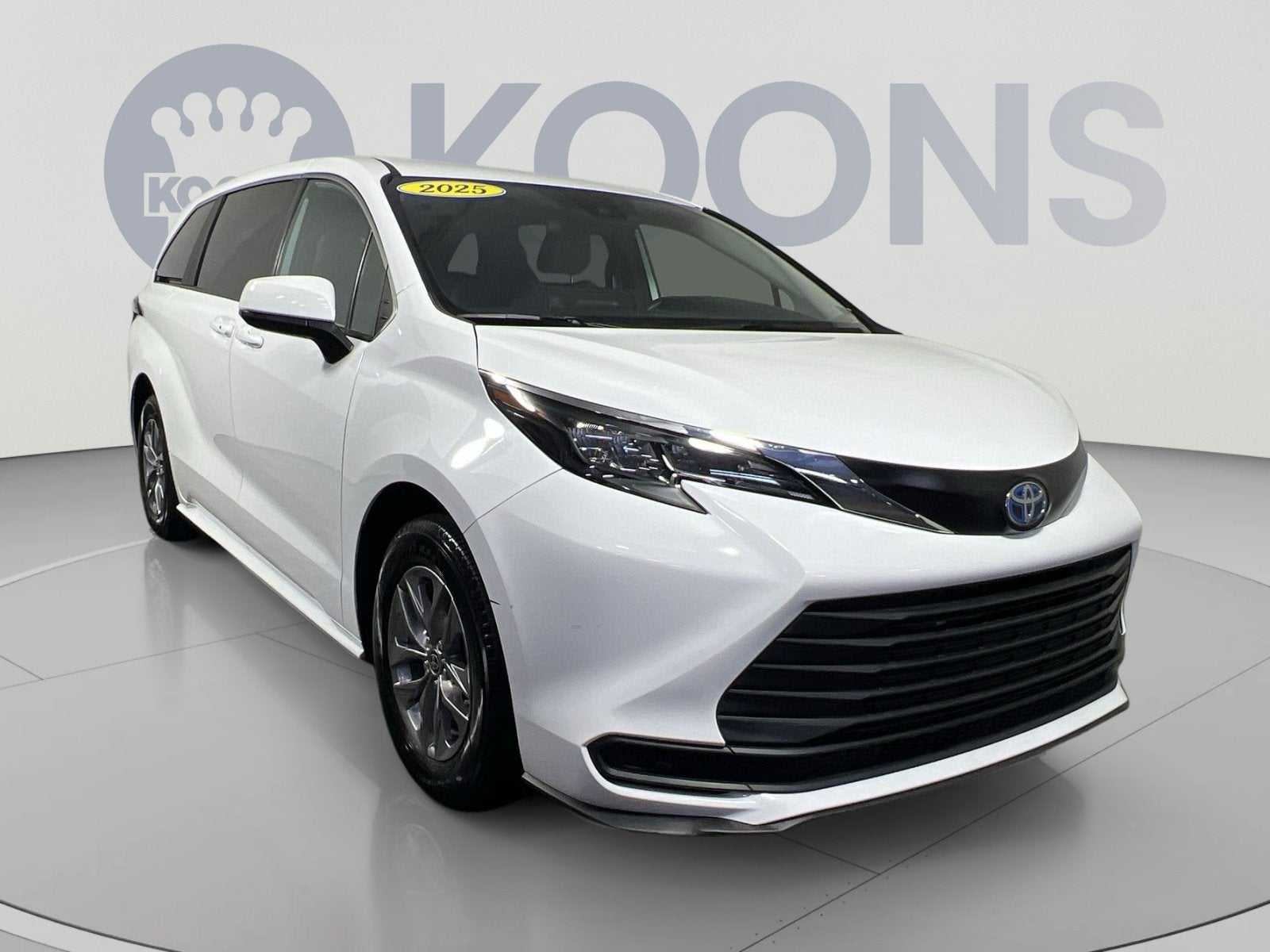 2025 Toyota Sienna LE