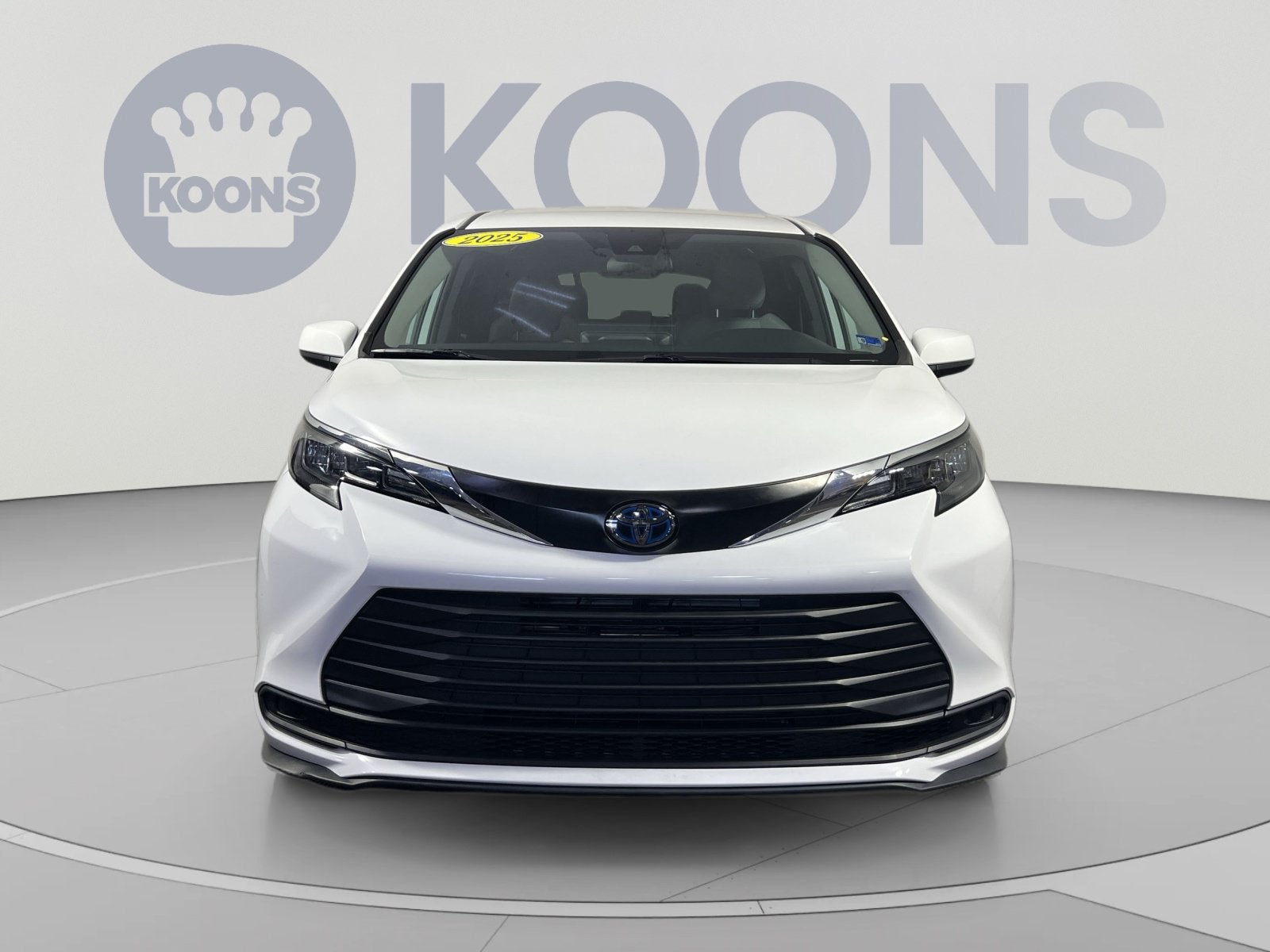 2025 Toyota Sienna LE