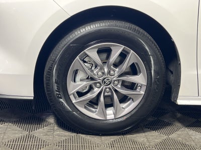 2025 Toyota Sienna LE