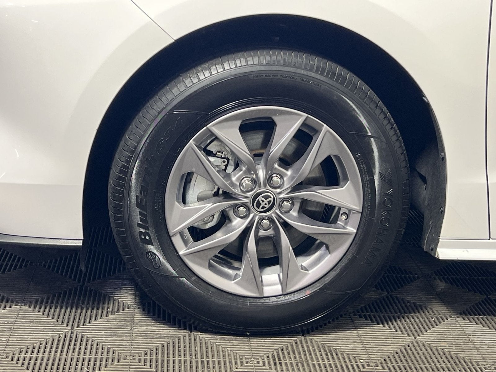 2025 Toyota Sienna LE