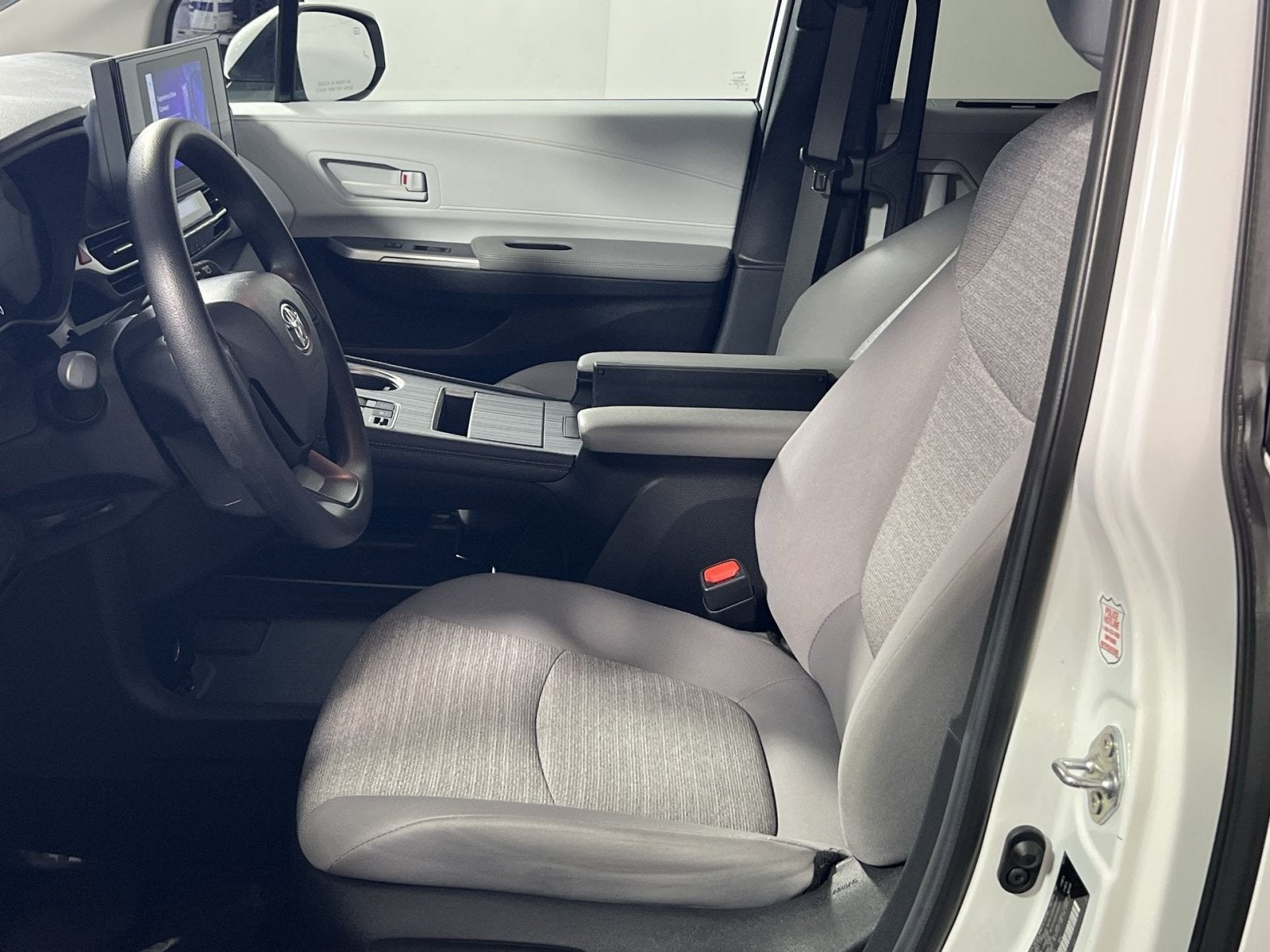 2025 Toyota Sienna LE