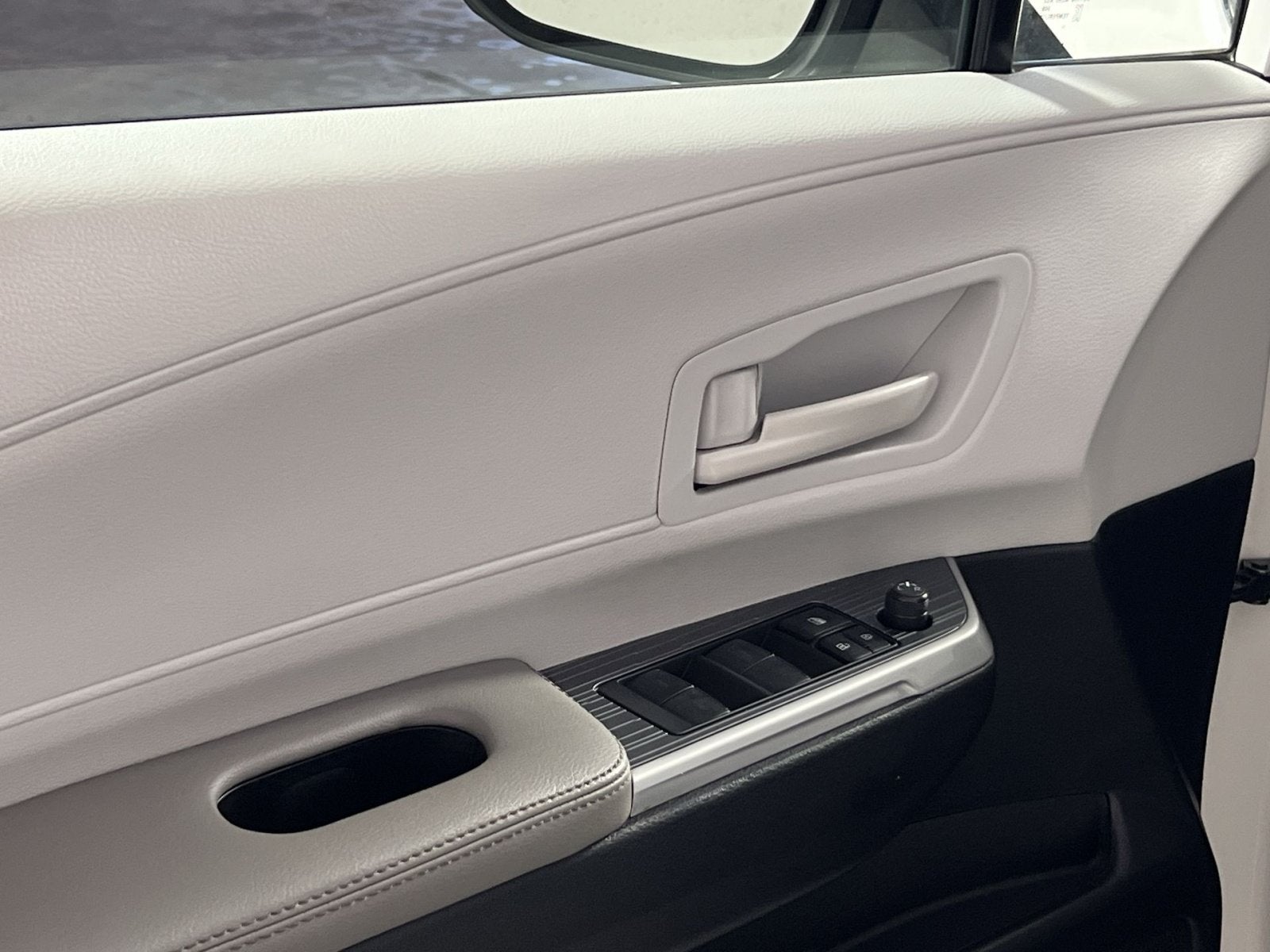 2025 Toyota Sienna LE