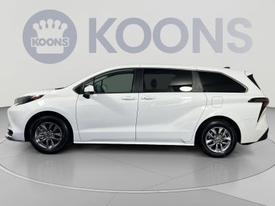 2025 Toyota Sienna LE