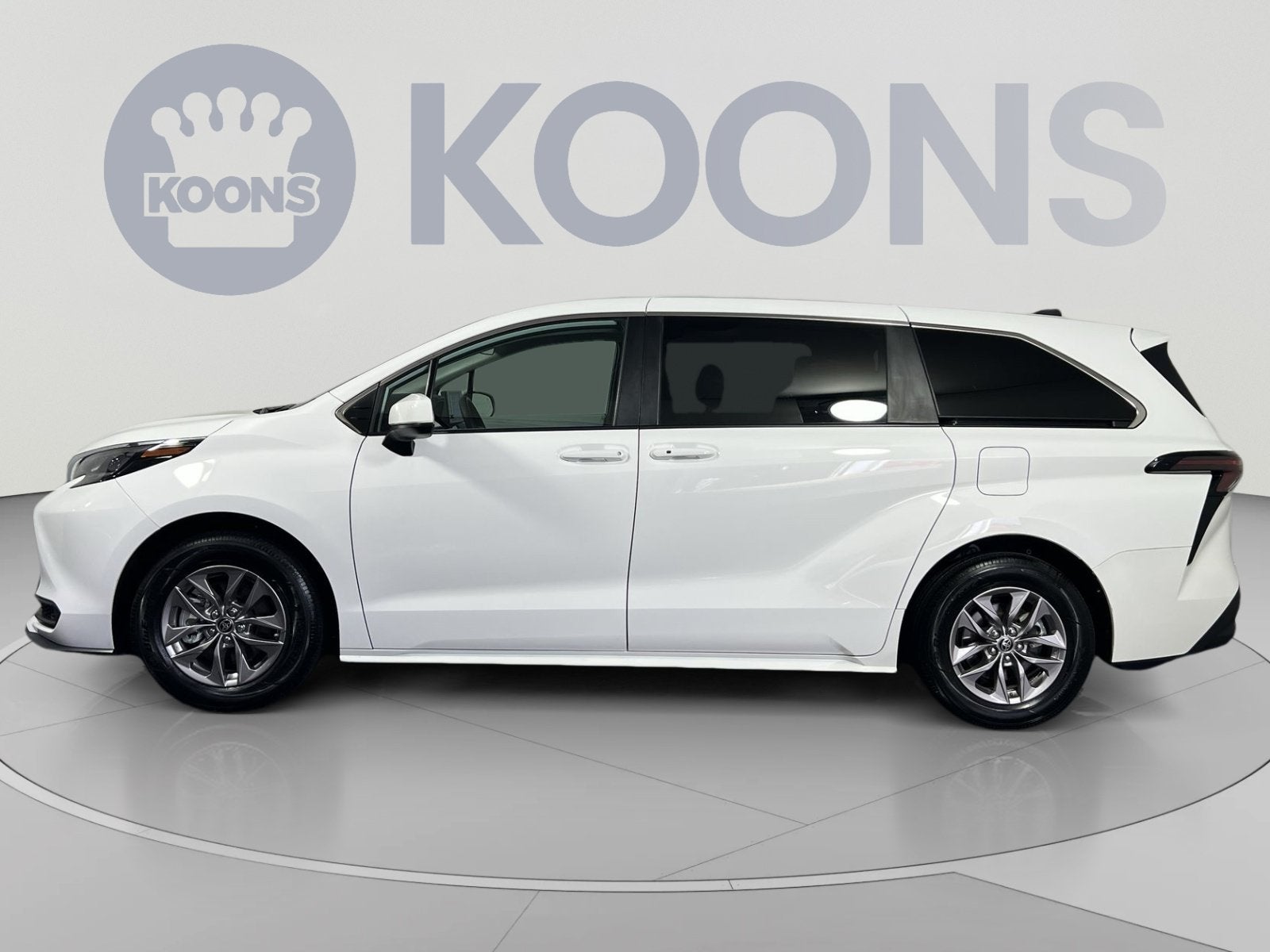 2025 Toyota Sienna LE