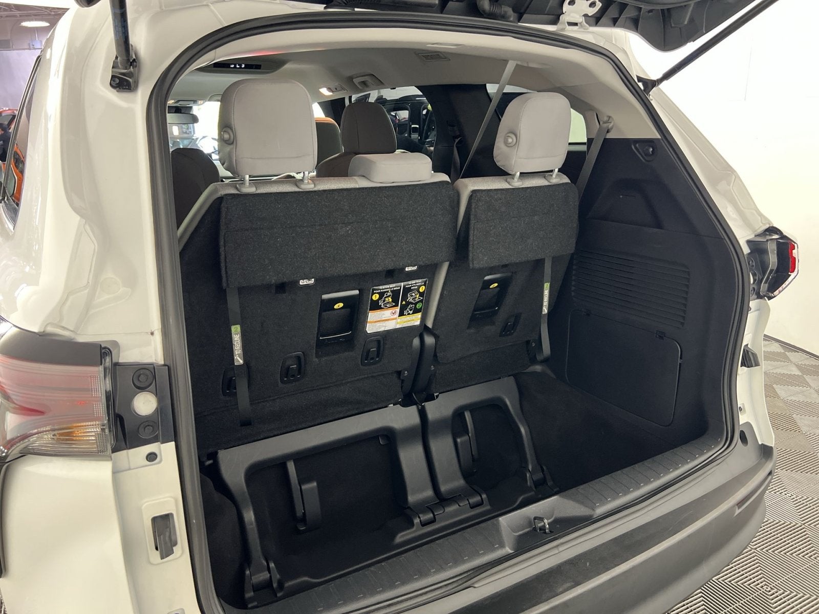 2025 Toyota Sienna LE