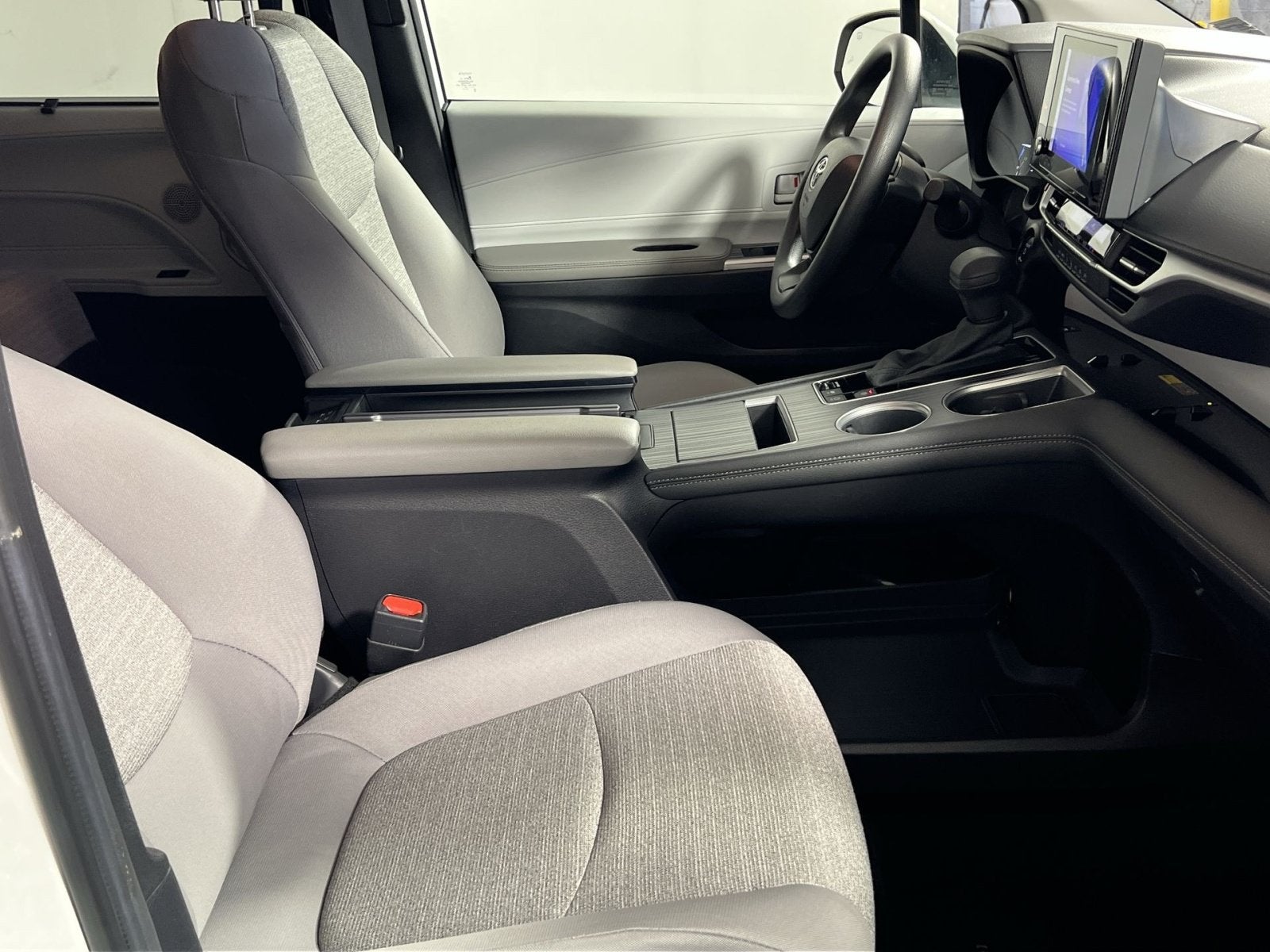 2025 Toyota Sienna LE