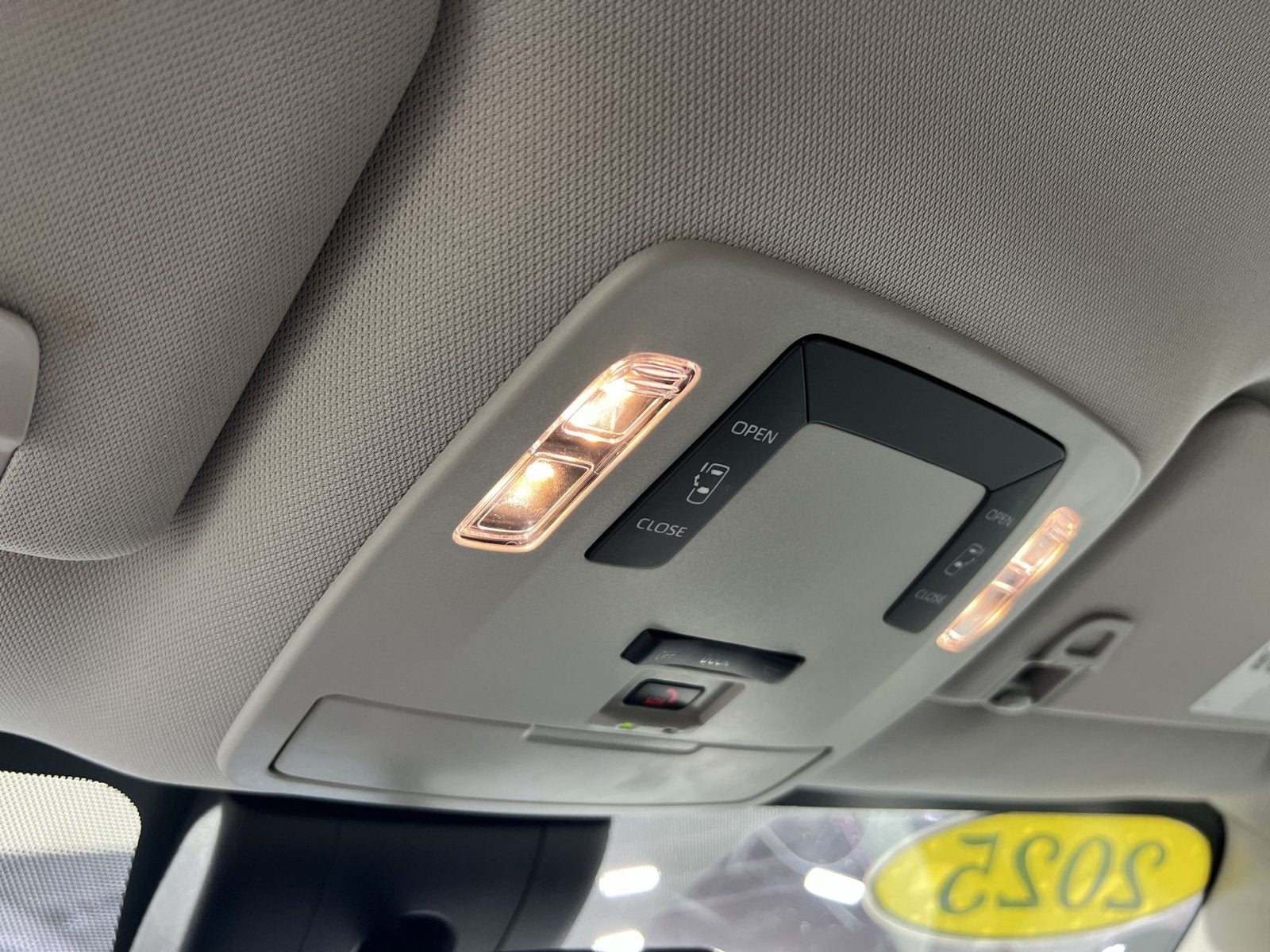 2025 Toyota Sienna LE