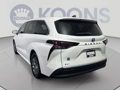 2025 Toyota Sienna LE