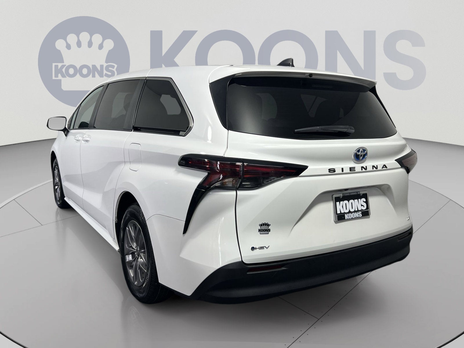2025 Toyota Sienna LE