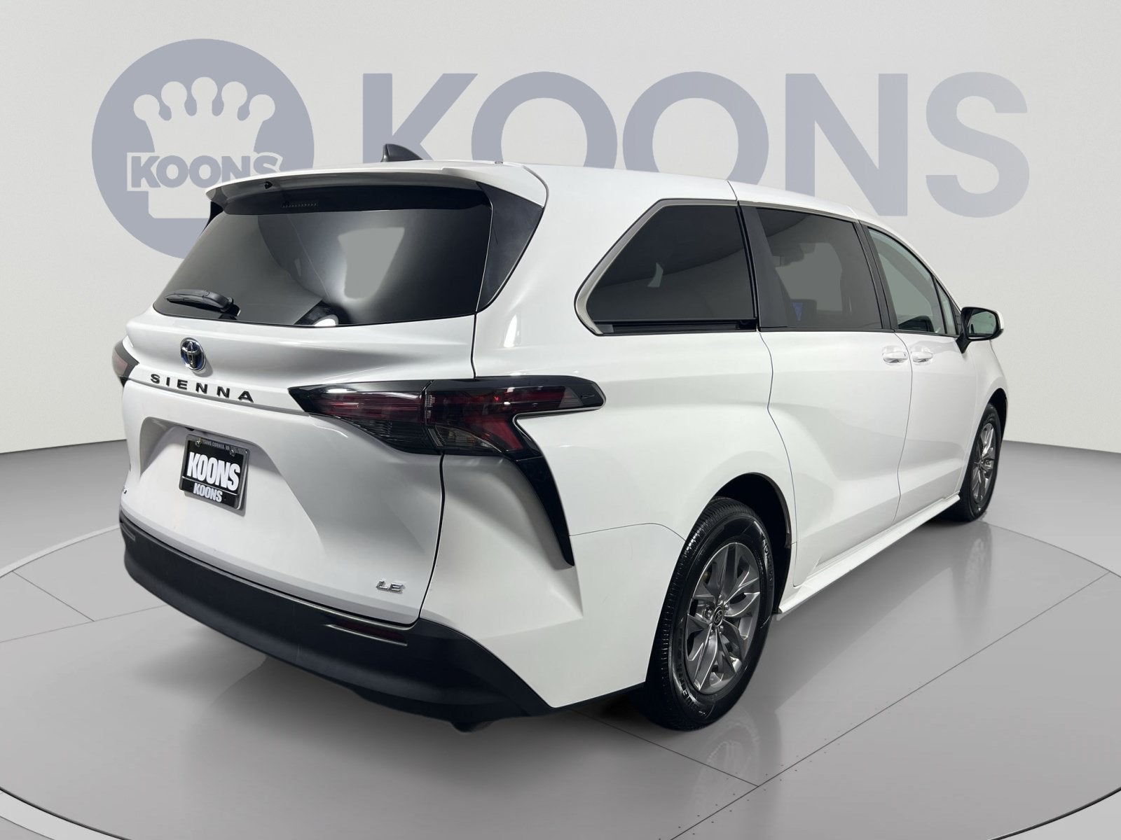 2025 Toyota Sienna LE