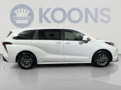 2025 Toyota Sienna LE