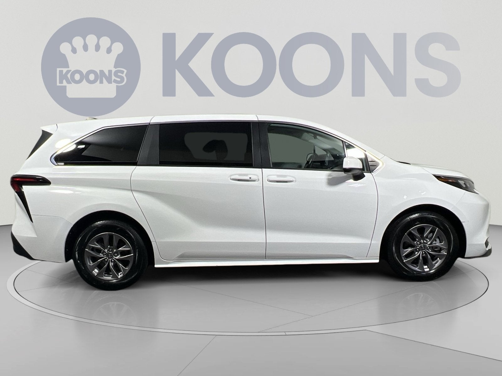 2025 Toyota Sienna LE