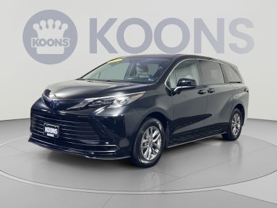 2025 Toyota Sienna LE