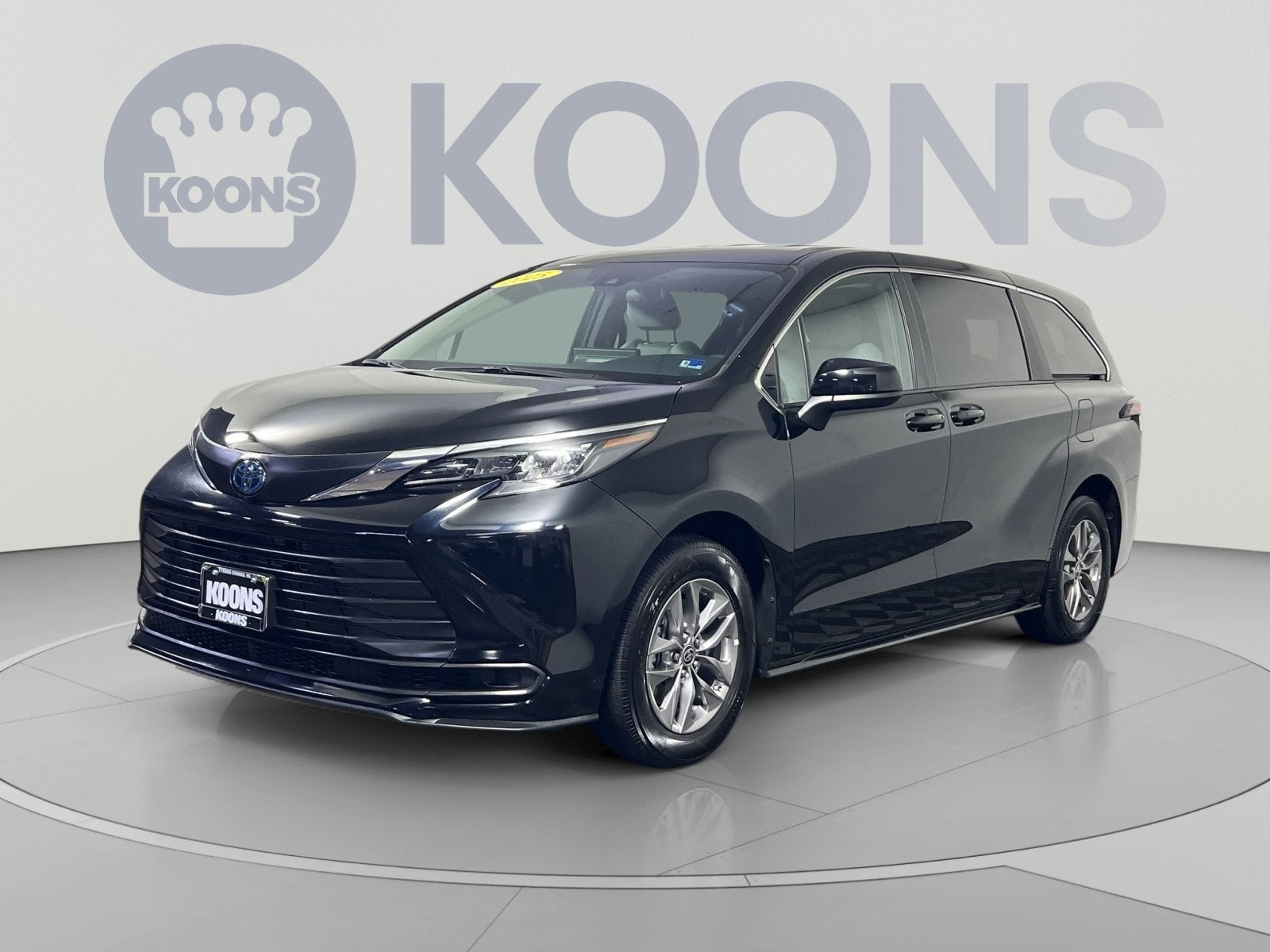 2025 Toyota Sienna LE