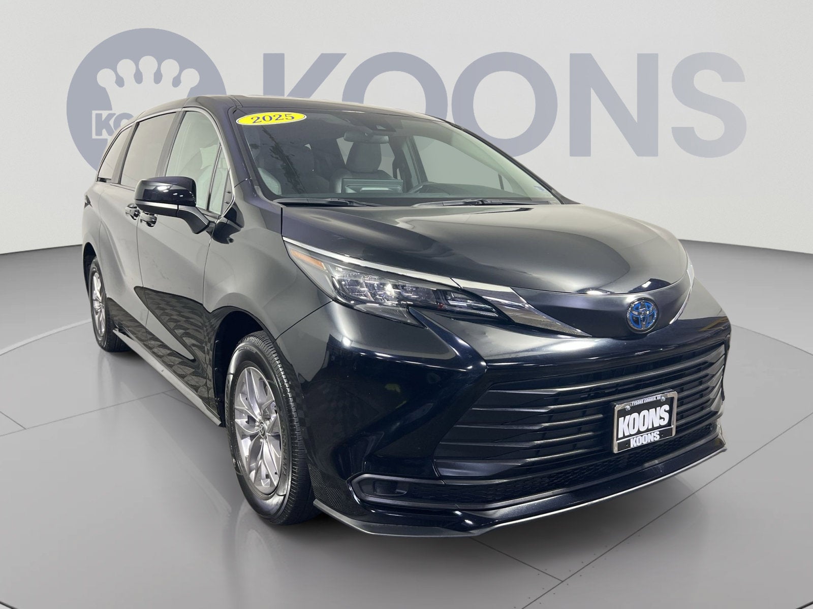 2025 Toyota Sienna LE